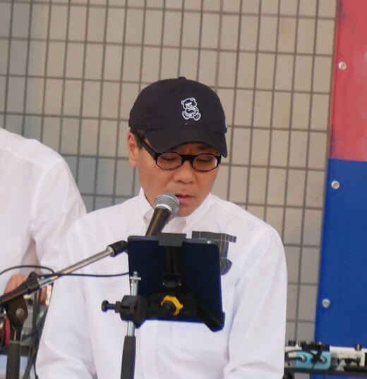 いとうせいこう(2019年4月、アースデイ・コンサート2019・代々木公園野外ステージにて)